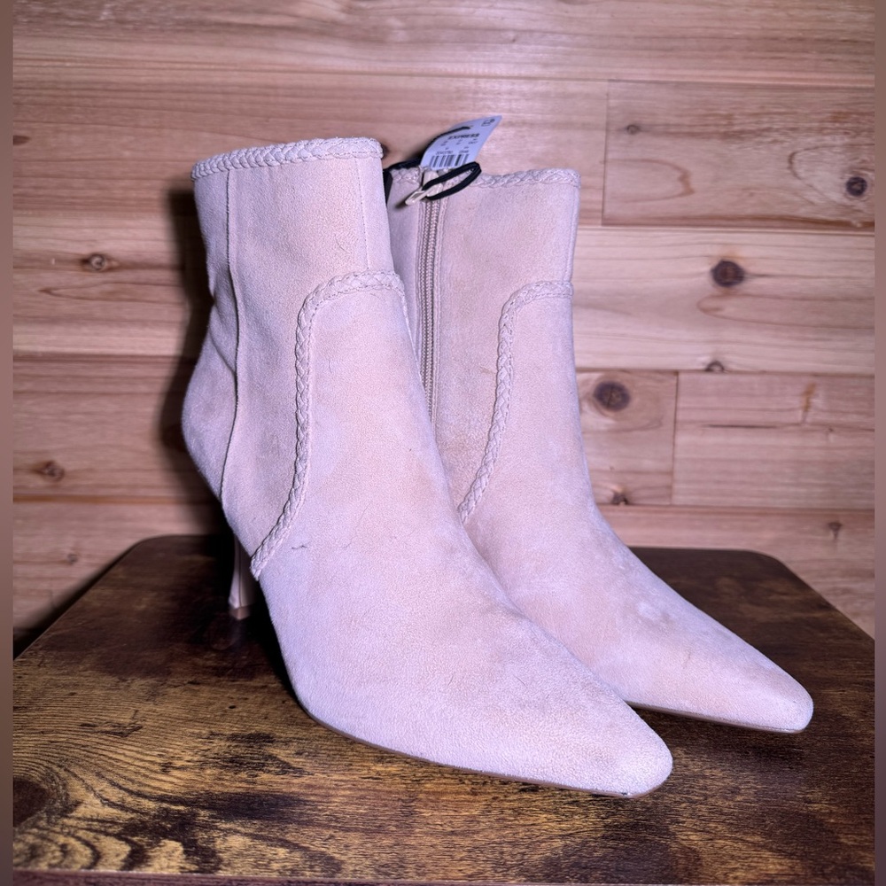 NWT Express Size 7 Tan Suede Ankle Heeled Booties Braided Trim